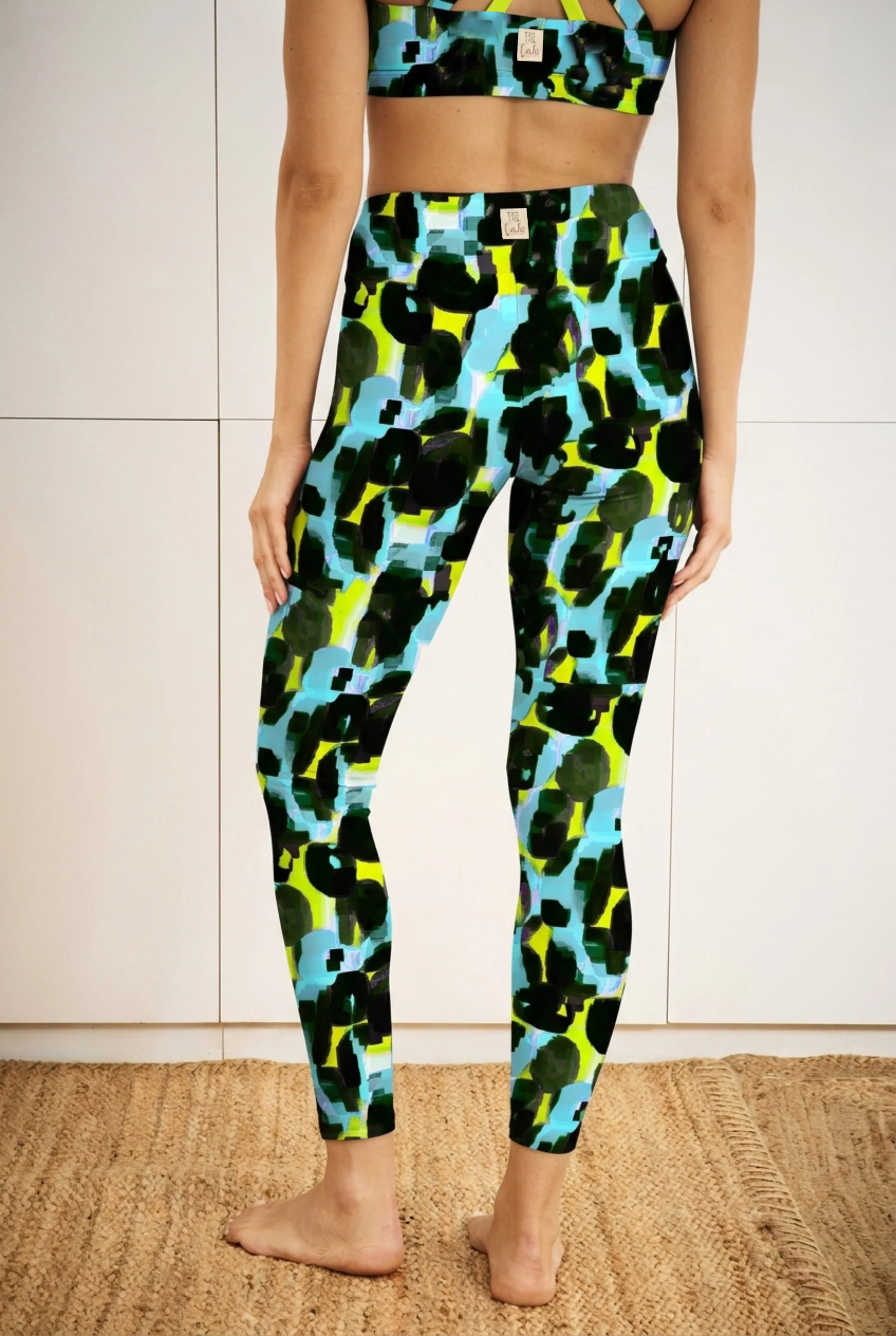 ALAIA LEGGINS IN CAPPUCCINO GREVY ZEBRA PRINT — Feel me Fab